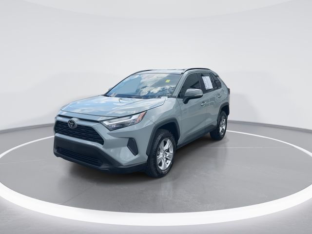 Used 2022  Toyota XLE image 4
