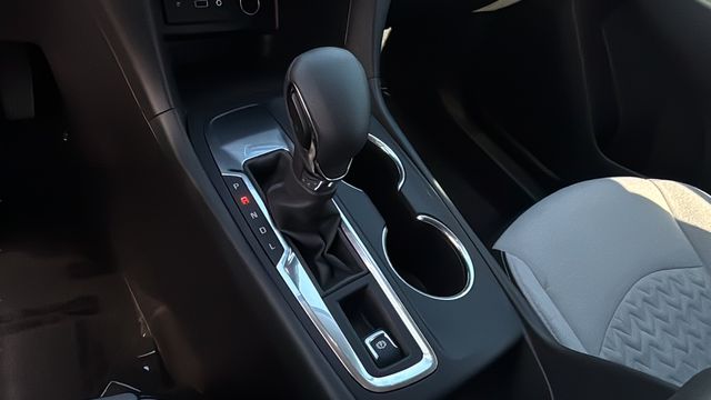 Used 2022 White Chevrolet LS image 28