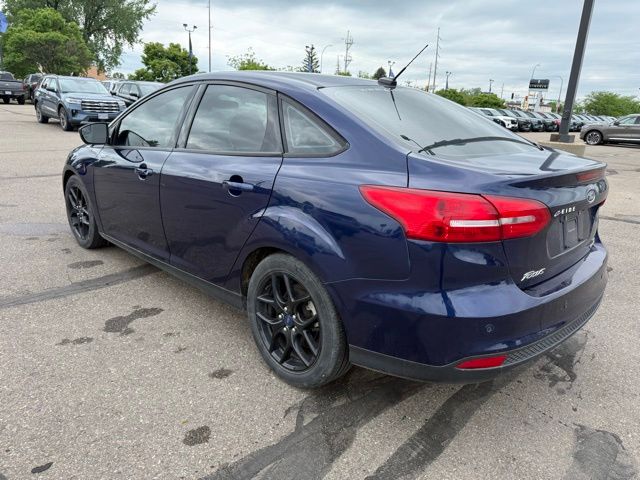 2016 Blue Ford Focus SE FWD Sedan
