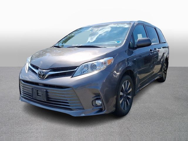 2018 Toyota Sienna XLE V6 AWD 7-Passenger's photo