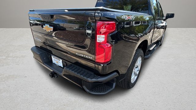 Used 2022 Black Chevrolet Custom image 38