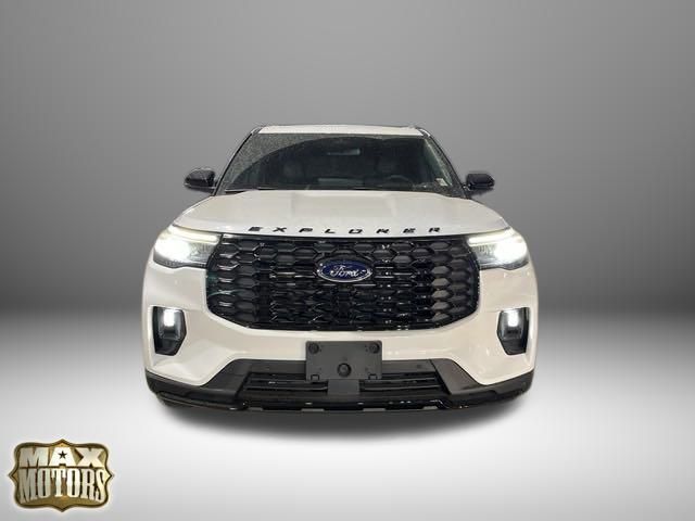 2025 Ford Explorer ST-Line 2