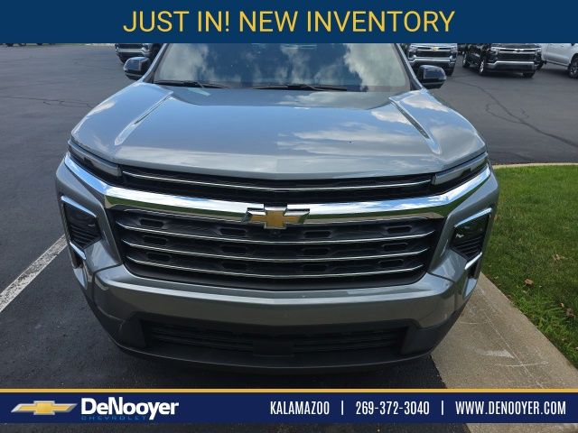 Sterling Gray Metallic 2026 Chevrolet Traverse SUV / Crossover Four-Wheel Drive 8-Speed Automatic