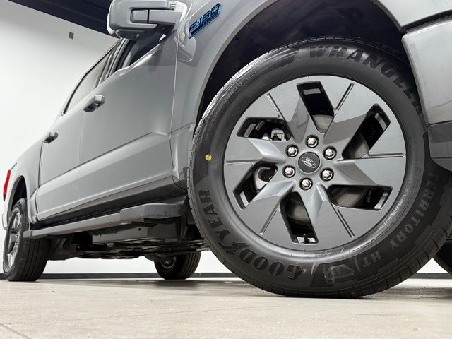 2025 Ford F-150 Lightning Flash photo