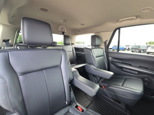 2024 Ford Expedition XLT:B02482