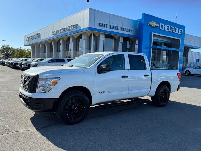 Glacier White 2017 Nissan Titan S Crew Cab 4WD Pickup Truck Four-Wheel Drive 7-Speed Automatic