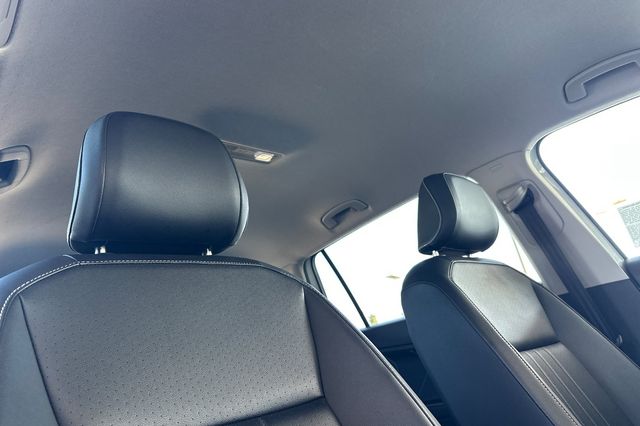 Used 2024 White Volkswagen 2.0T SE image 19