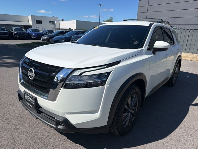 2022 Nissan Pathfinder SV