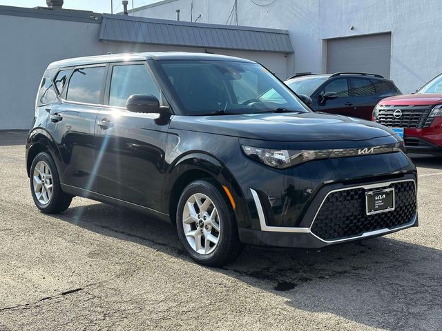 Fusion Black 2023 Kia Soul LX FWD SUV / Crossover Front-Wheel Drive Continuously Variable Transmission