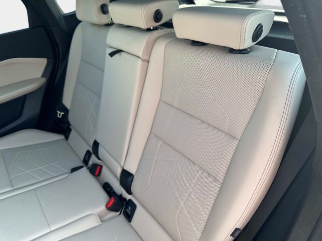 Used 2023 Green BMW xDrive28i image 11