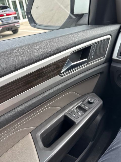 2023 Volkswagen Atlas 2.0T SE White at Sutliff Volkswagen