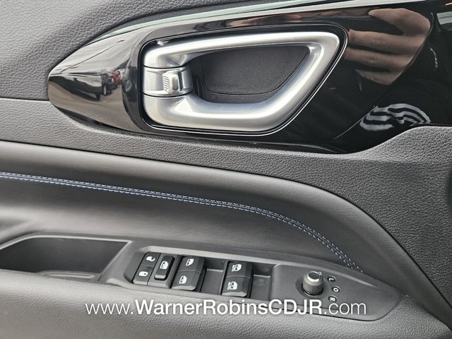 New 2026 Black Jeep Latitude image 27