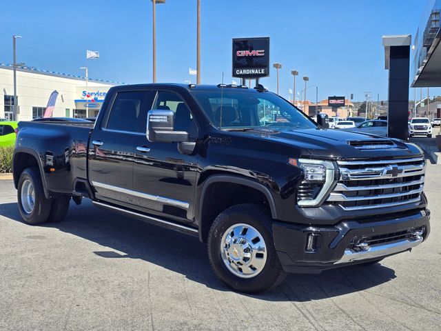 Black 2025 Chevrolet Silverado 3500HD High Country Crew Cab 4WD Pickup Truck Four-Wheel Drive Automatic