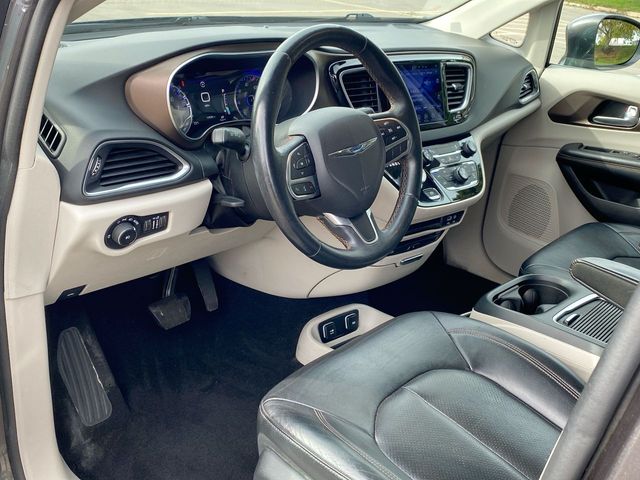 2017 Chrysler Pacifica Touring L Plus 10