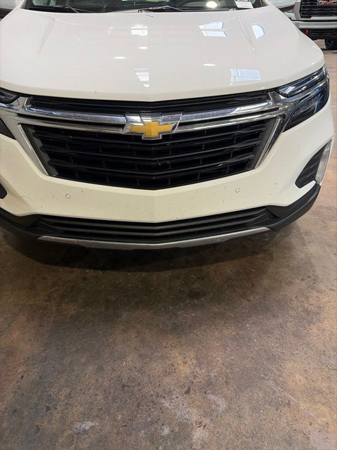 Used 2022 White Chevrolet LT image 2