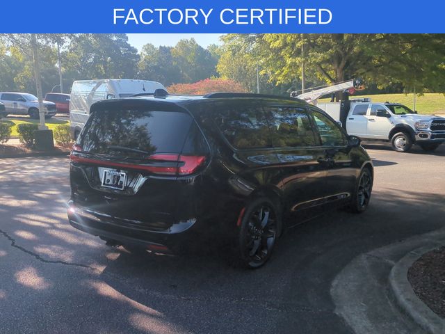 Used 2025 Black Chrysler Limited image 5