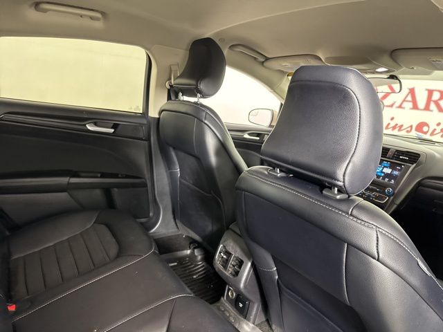2018 White Gold Ford Fusion Hybrid SE FWD Sedan