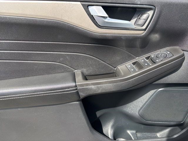 2021 Ford Escape Hybrid SE photo