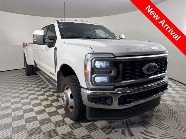 2023 White Metallic Ford Super Duty F-350 DRW Lariat DRW 4X4 Truck