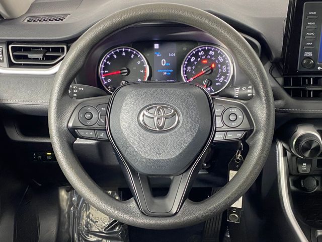 2021 Toyota RAV4 LE photo