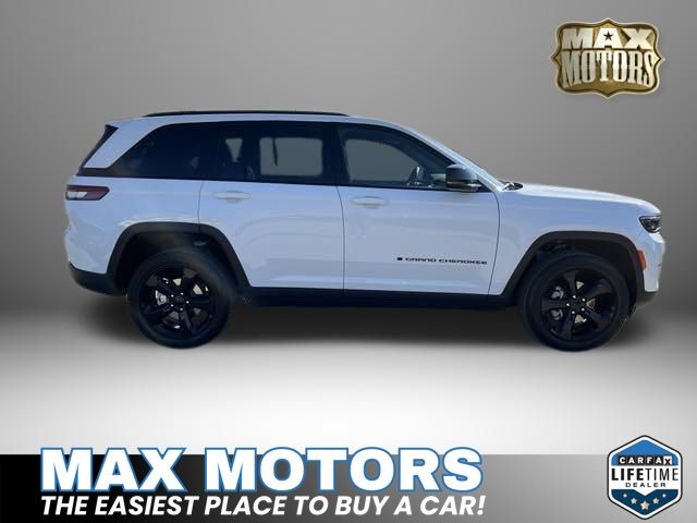 2025 Jeep Grand Cherokee Altitude 12