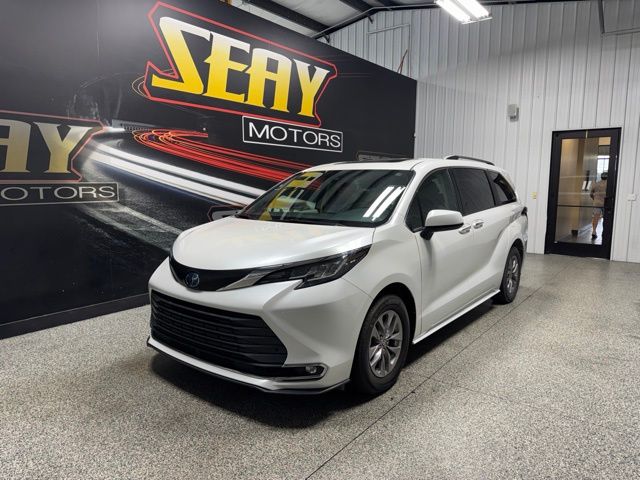 2022 Toyota Sienna XLE 7-Passenger FWD