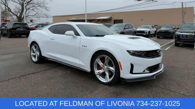 Used 2021 Chevrolet Camaro LT1 with VIN 1G1FF1R79M0140352 for sale in Livonia, MI