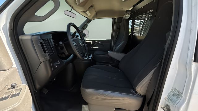 Used 2024 White GMC Work Van image 18