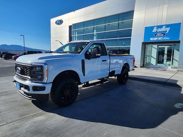Oxford White 2023 Ford F-250 Super Duty Pickup Truck Four-Wheel Drive Automatic