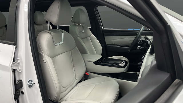 Used 2025 Creamy White Pearl Hyundai Limited image 24