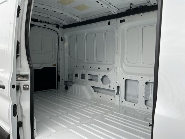 New 2026 Oxford White Ford Base image 9
