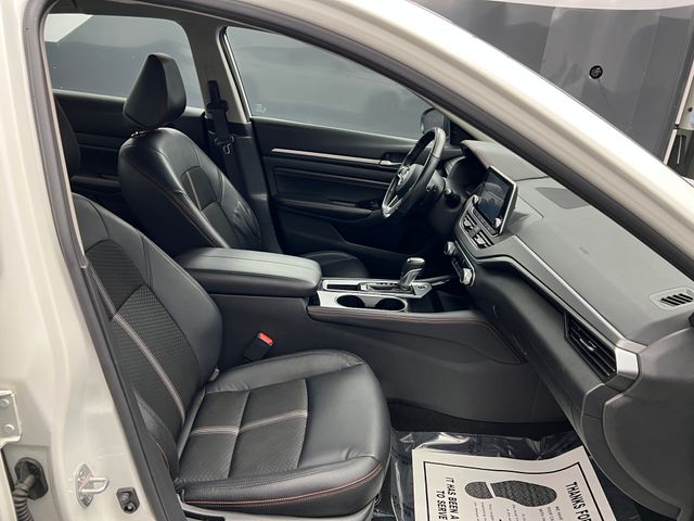 2023 Glacier White Nissan Altima 2.5 SR FWD Sedan