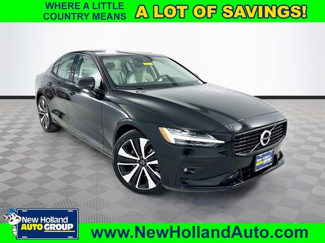 Black / Stone 2022 Volvo S60 B5 Momentum AWD Sedan All-Wheel Drive Automatic