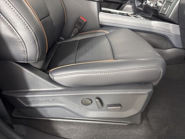 2025 Glacier Gray Metallic Tri-Coat Ford Super Duty F-250 SRW Lariat 4X4 Truck