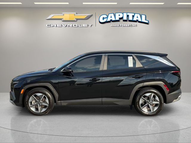 Used 2025 Black Hyundai SEL Convenience image 2