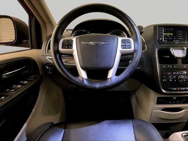 2015 Chrysler Town & Country Touring-L - 5