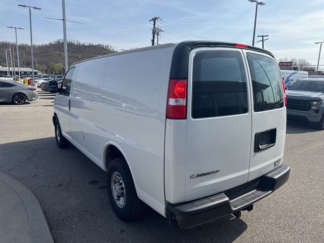 2022 Chevrolet Express 3500 Work Van photo