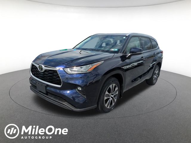 used 2022 Toyota Highlander car, priced at $32,771