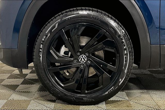 2022 Volkswagen Atlas 3.6L V6 SE w/Technology photo