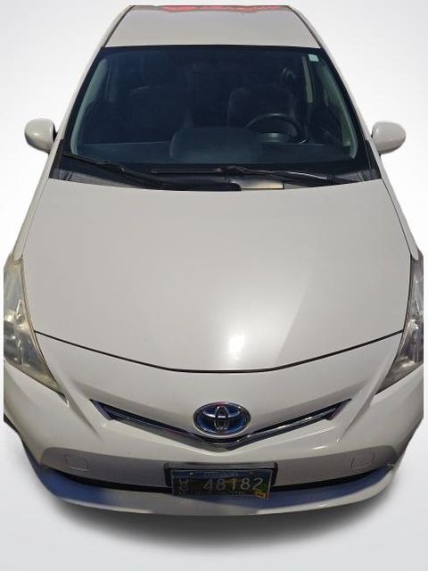 2013 Toyota Prius v Three 7