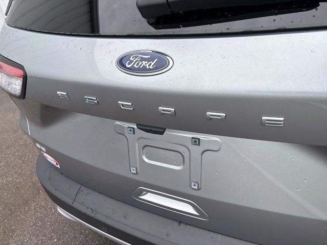 2022 Ford Escape Hybrid SE photo