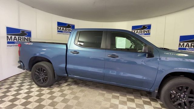 View vehicle photo 3