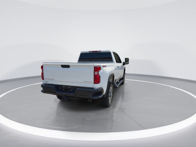 Used 2024 White Chevrolet Custom 5th Wheel image 8