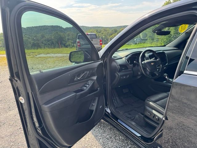 Used 2022 Black Chevrolet High Country image 13