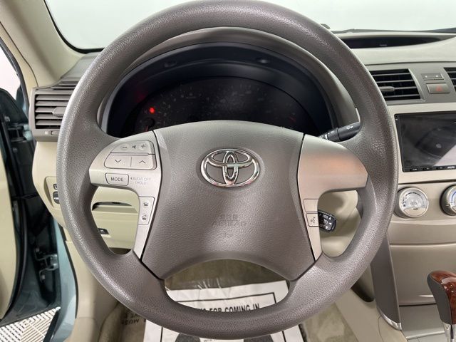 2010 Toyota Camry LE 20