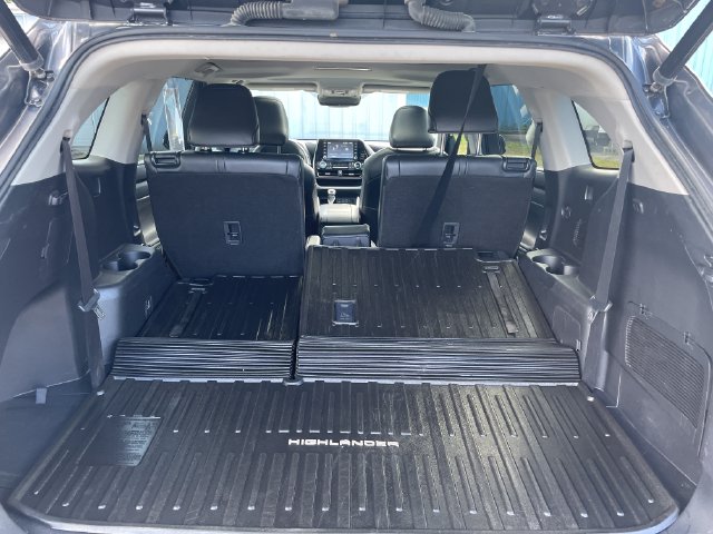 Used 2022 Toyota Highlander Hybrid SUV