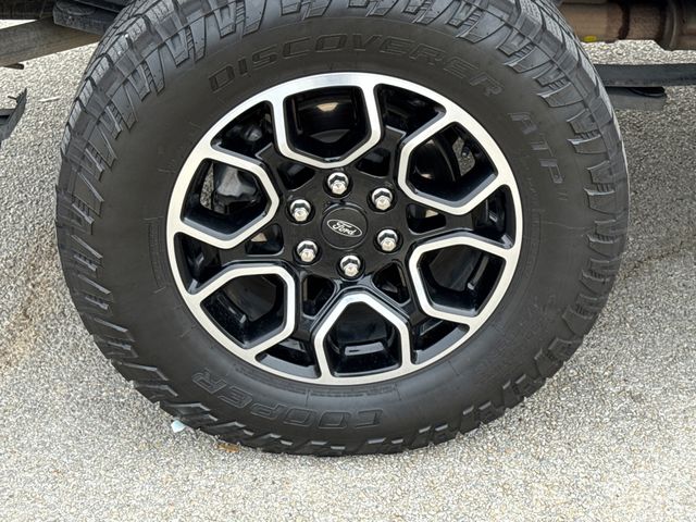 Used 2022 Red Ford XLT image 10