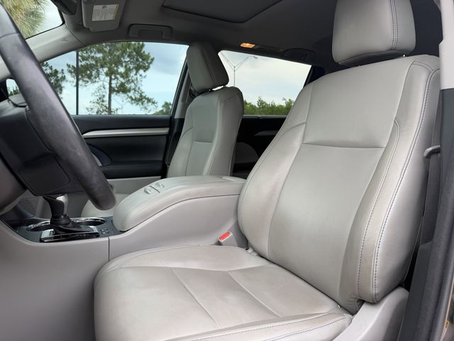 2018 Toyota Highlander XLE Gray at River Oaks CDJR