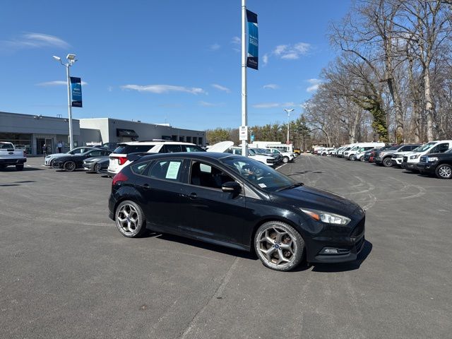 Shadow Black 2017 Ford Focus ST Hatchback Front-Wheel Drive 6-Speed Manual