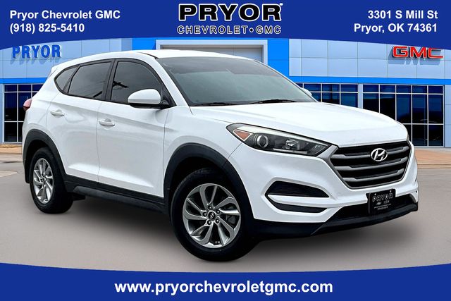 Dazzling White 2017 Hyundai Tucson 2.0L SE FWD SUV / Crossover Front-Wheel Drive 6-Speed Automatic
